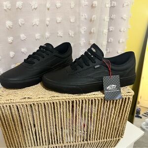 Vans Curren Caples Black Low-Top Sneakers • Men’s 11 • NWT